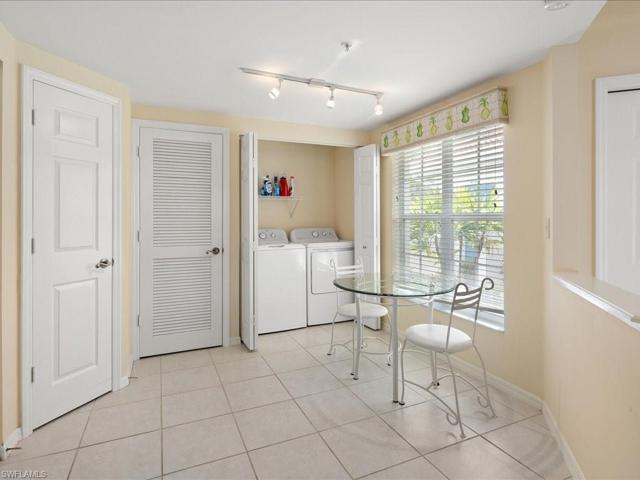 BREAKFAST NOOK, PANTRY, LAUNDRY IN RESIDENCE