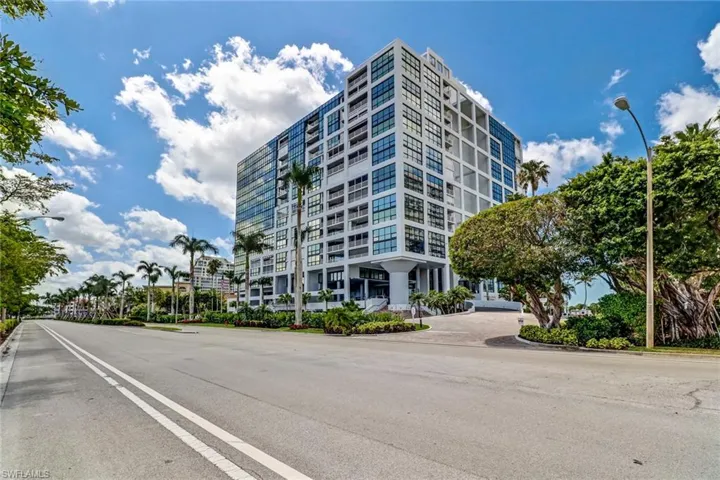 View of apartment building / complex