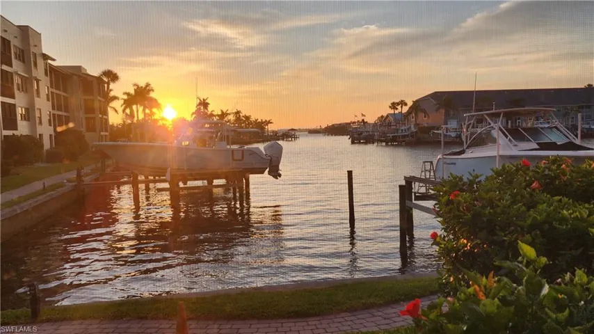 SUNRISE IN THE MORNING IS SPECTACULAR FROM YOUR LANAI!!
