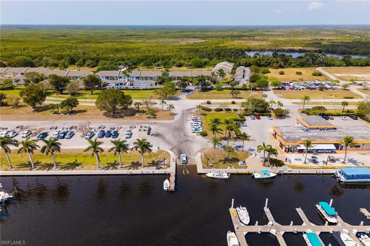 525  Newport  DR, Naples, FL 34114