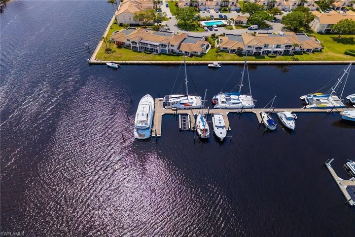 525  Newport  DR, Naples, FL 34114