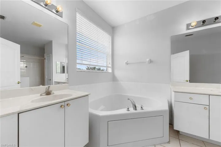 2727 Blue Cypress Lake Ct, Cape Coral, Florida 33909