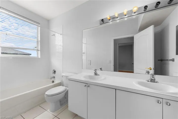 2727 Blue Cypress Lake Ct, Cape Coral, Florida 33909