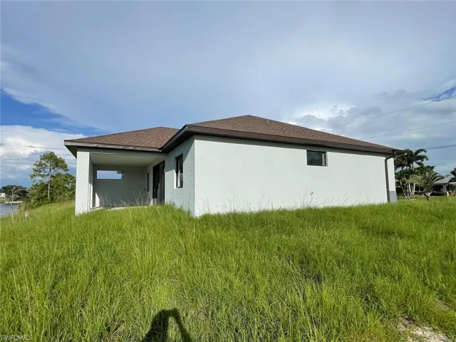 View of side of home