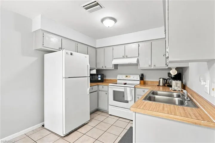 607 Se 24th Ave, Cape Coral, Florida 33990