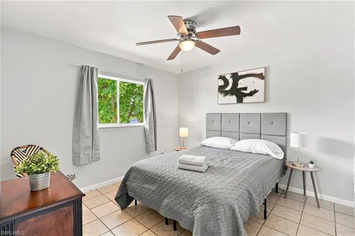 607 Se 24th Ave, Cape Coral, Florida 33990