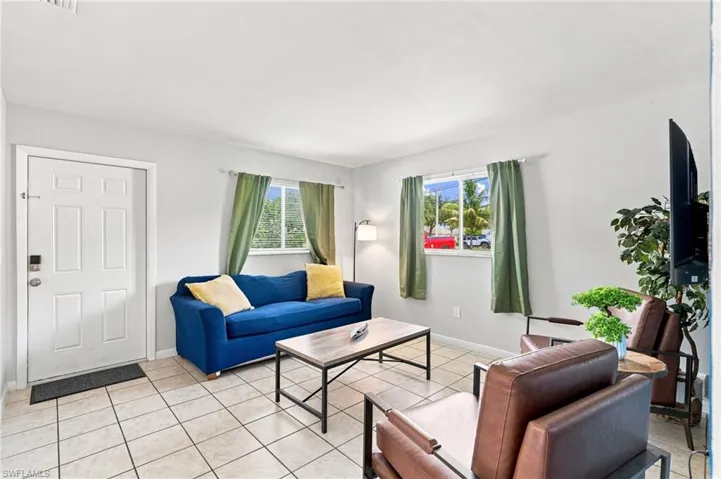 607 Se 24th Ave, Cape Coral, Florida 33990