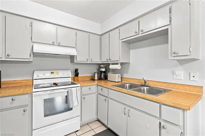 607 Se 24th Ave, Cape Coral, Florida 33990