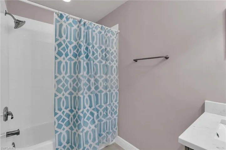 3972  Bishopwood E CT, Naples, FL 34114
