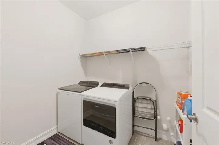 Laundry area featuring baseboards and independent washer and dryer