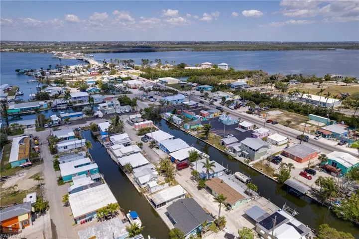 2647 Pine St, Matlacha, Florida 33993