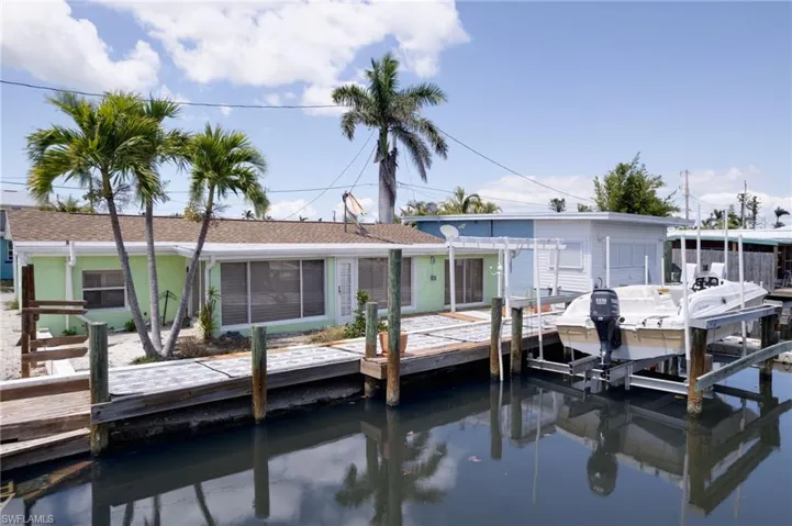 2647 Pine St, Matlacha, Florida 33993