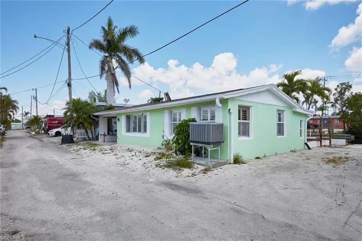 2647 Pine St, Matlacha, Florida 33993