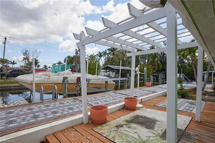 2647 Pine St, Matlacha, Florida 33993