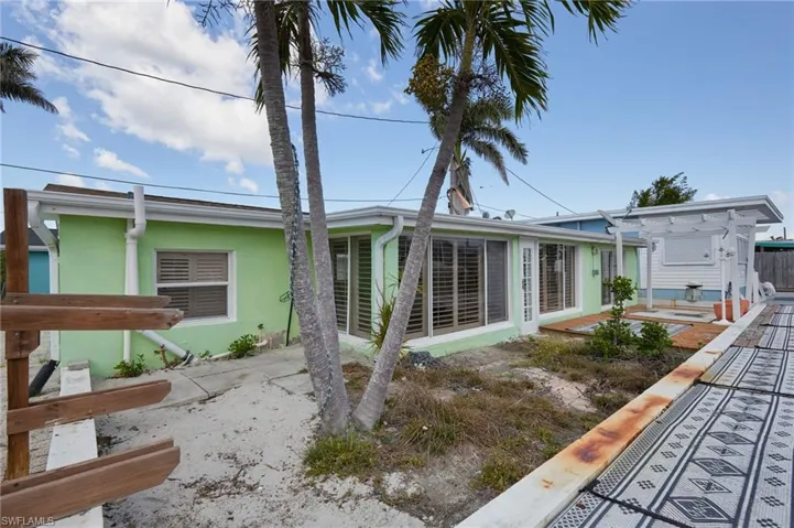2647 Pine St, Matlacha, Florida 33993