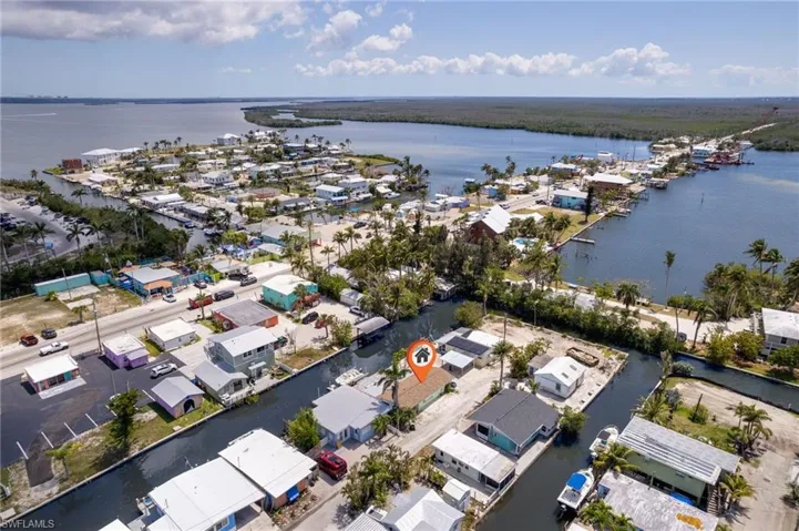 2647 Pine St, Matlacha, Florida 33993
