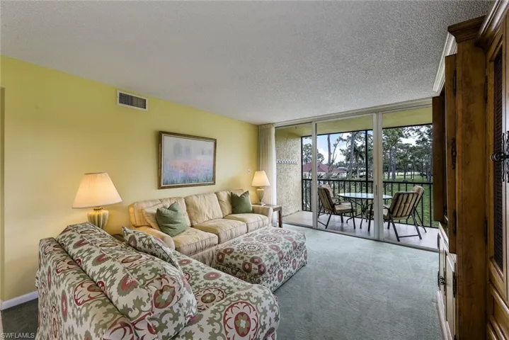 This END UNIT is so light, bright, and airy!