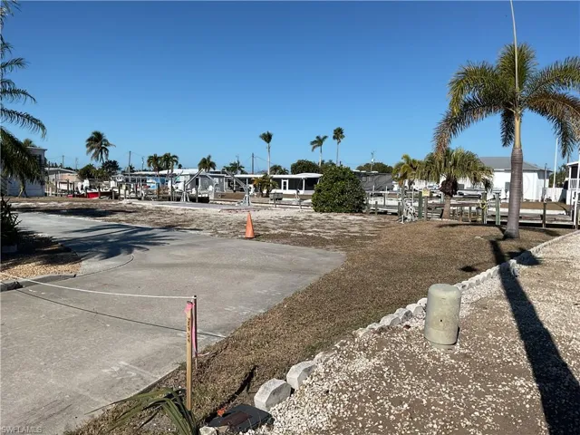 Double Lot with curved driveway
