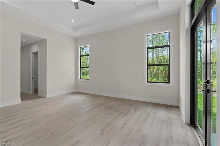 Tray ceiling with recessed lighting