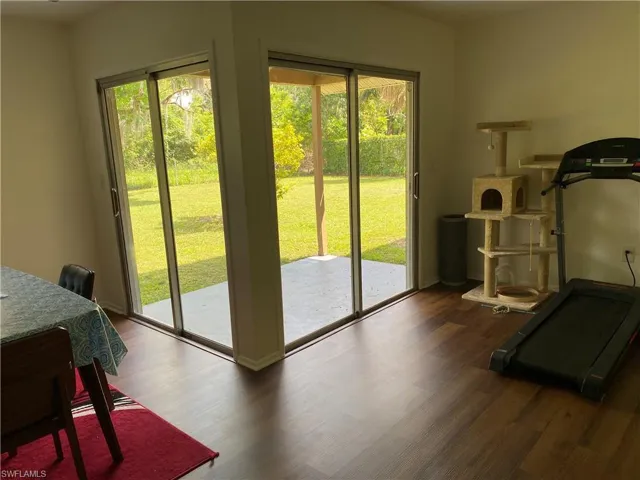 Living Area & Open Lanai.