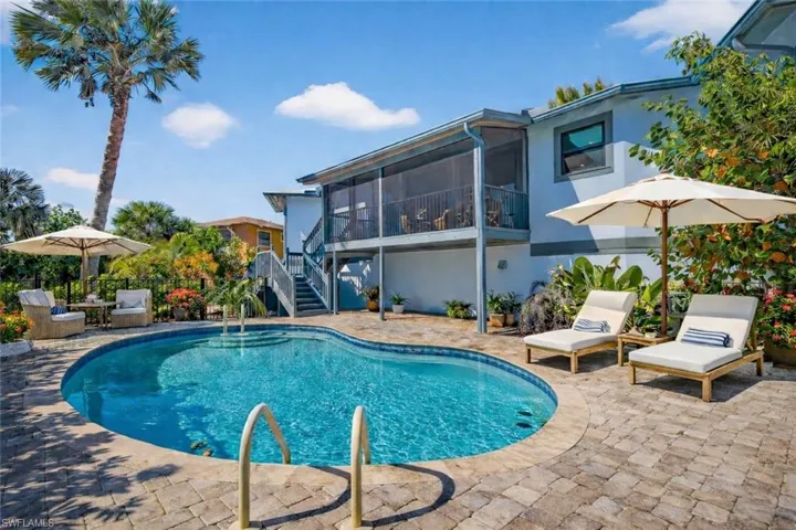 Virtually staged pool deck