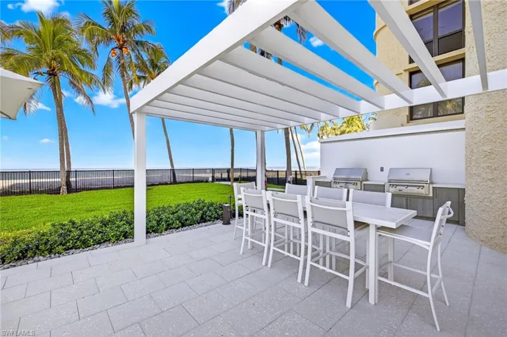 Barbecue area with extensive seating overlooking the Gulf