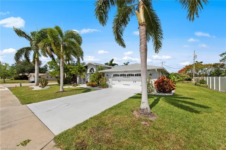 3410 Country Club Blvd, Cape Coral, Florida 33904