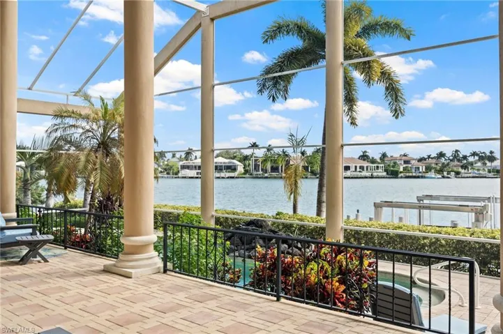 Stunning BAY VIEWS with quick, direct access to the Gulf.