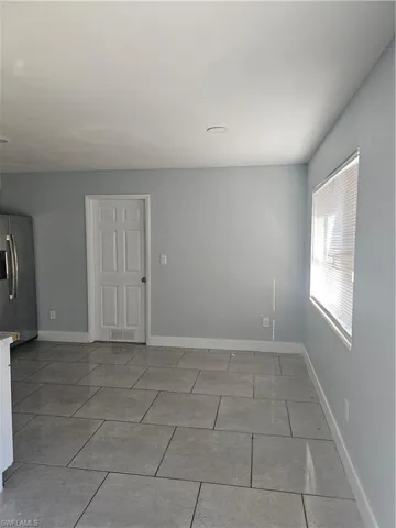 large eat-in Kitchen