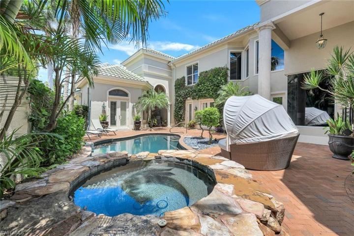 Yes, there is even a spa for cool Florida winter days!