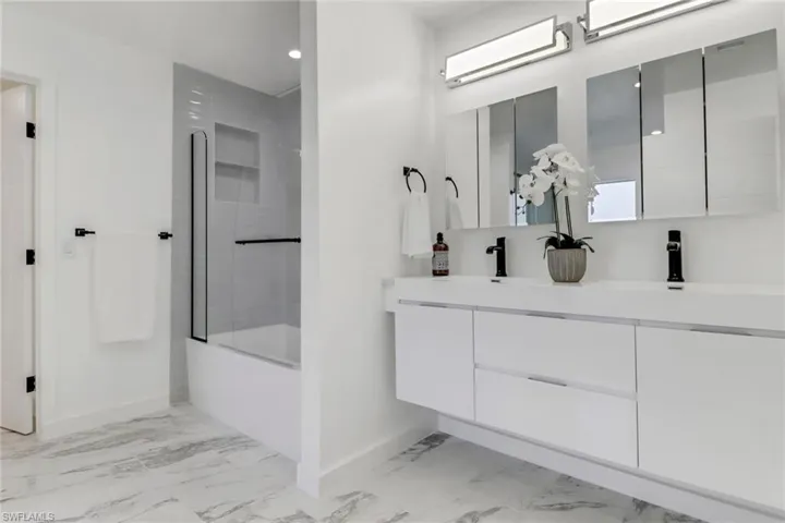 Master bath with combined tub and shower #2