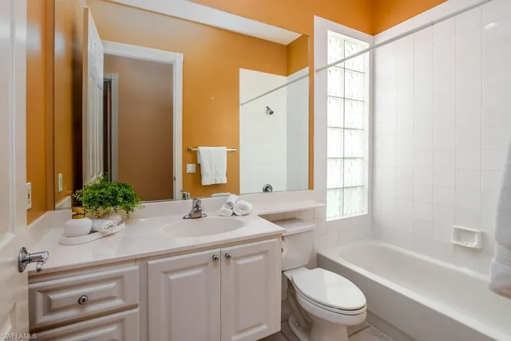 4386  Novato  CT, Naples, FL 34109