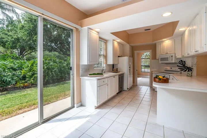 4386  Novato  CT, Naples, FL 34109