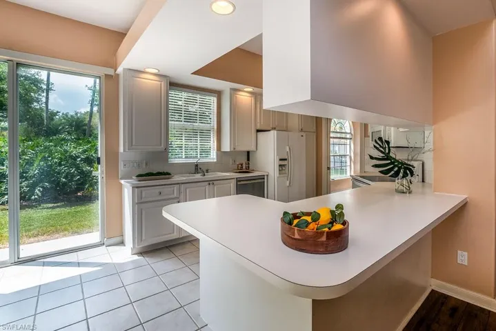 4386  Novato  CT, Naples, FL 34109