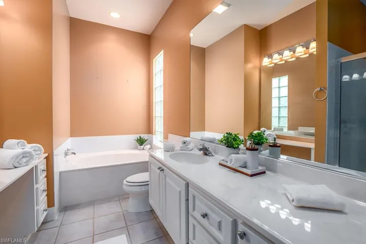 4386  Novato  CT, Naples, FL 34109