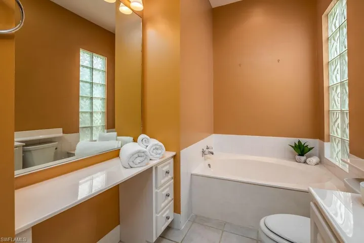 4386  Novato  CT, Naples, FL 34109
