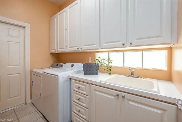 4386  Novato  CT, Naples, FL 34109