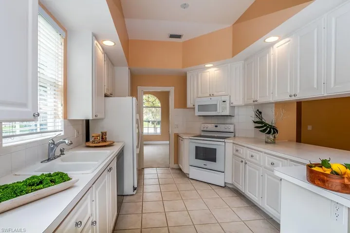 4386  Novato  CT, Naples, FL 34109