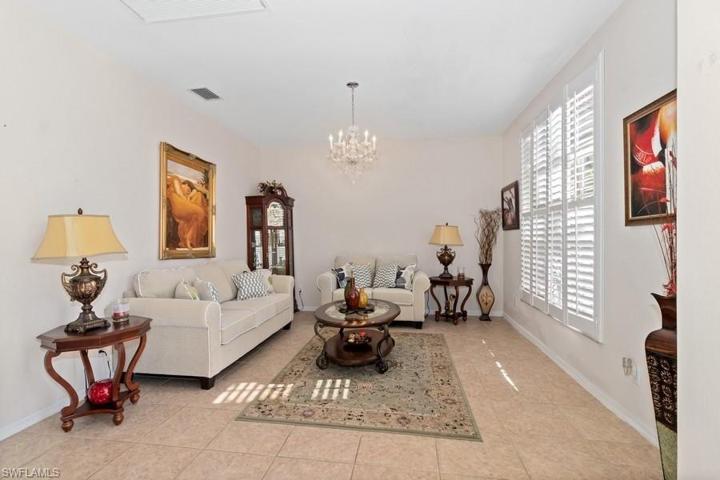 Spacious, light and bright.  Good for conversation or relaxing while catching up on your reading.