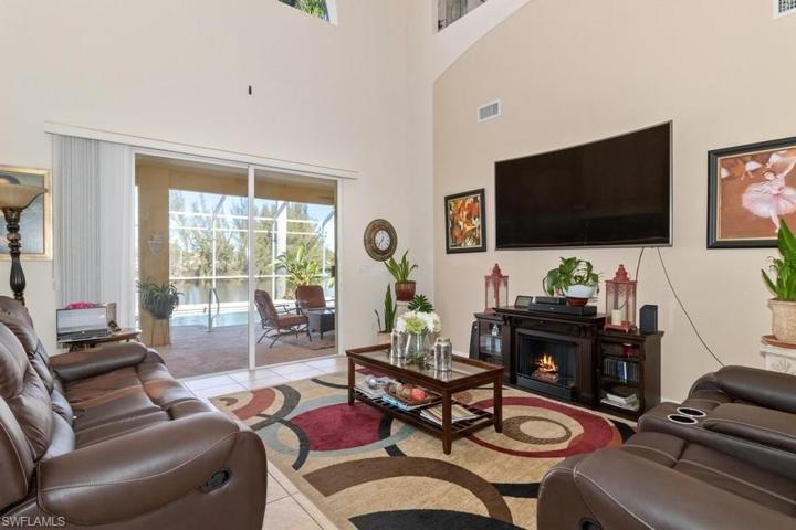 Family gathering room with very great views.