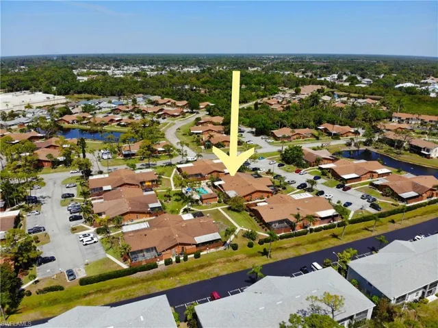 Bird's eye view featuring a residential view and a water view