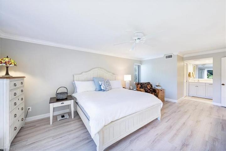 541 Lake Louise CIR # 104, NAPLES FL 34110
