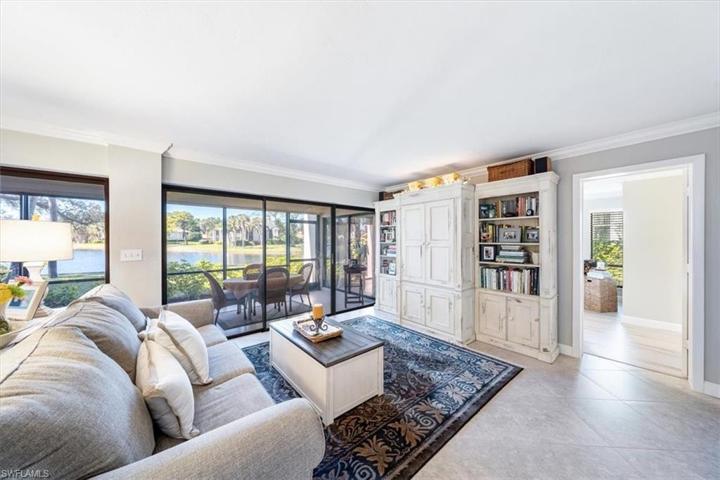 541 Lake Louise CIR # 104, NAPLES FL 34110
