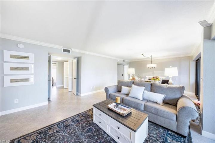 541 Lake Louise CIR # 104, NAPLES FL 34110