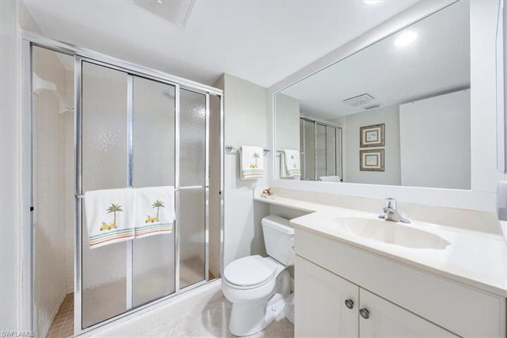541 Lake Louise CIR # 104, NAPLES FL 34110