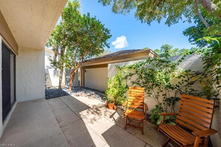 541 Lake Louise CIR # 104, NAPLES FL 34110