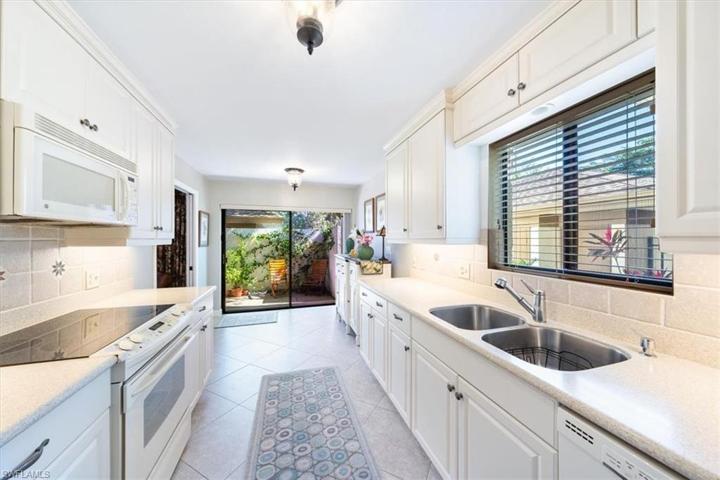 541 Lake Louise CIR # 104, NAPLES FL 34110