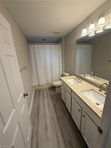 1st Floor Master Bathroom