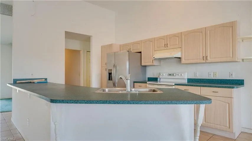 Open kitchen with large island. New refrigerator.