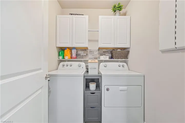 8908  Cascade Price  CIR, North Fort Myers, FL 33917